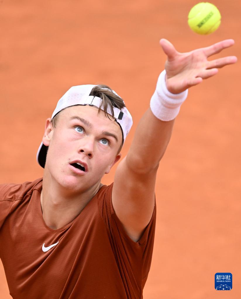 而穆迪在面 而穆迪在面