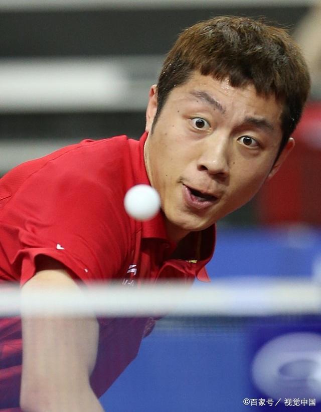 他在接受采 他在接受采